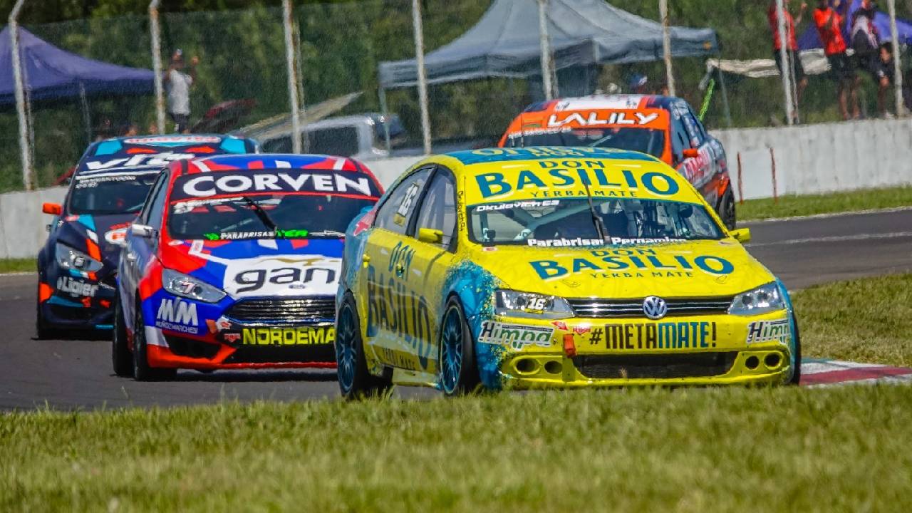 TN Clase 3: a Okulovich se le soltó el volante, quedó último aunque remontó y finalizó 19º
